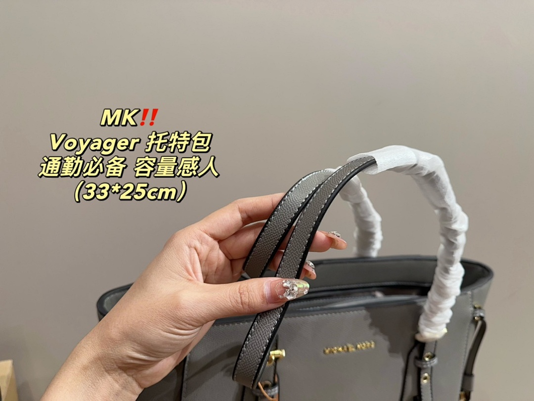 Michael Kors Voyager Tote view