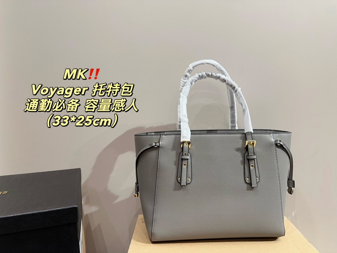 Michael Kors Voyager Tote