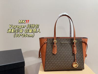 Michael Kors Voyager Tote
