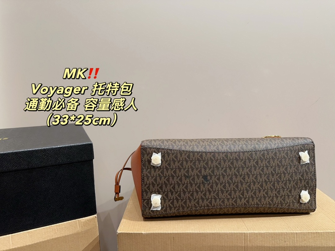 Michael Kors Voyager Tote view