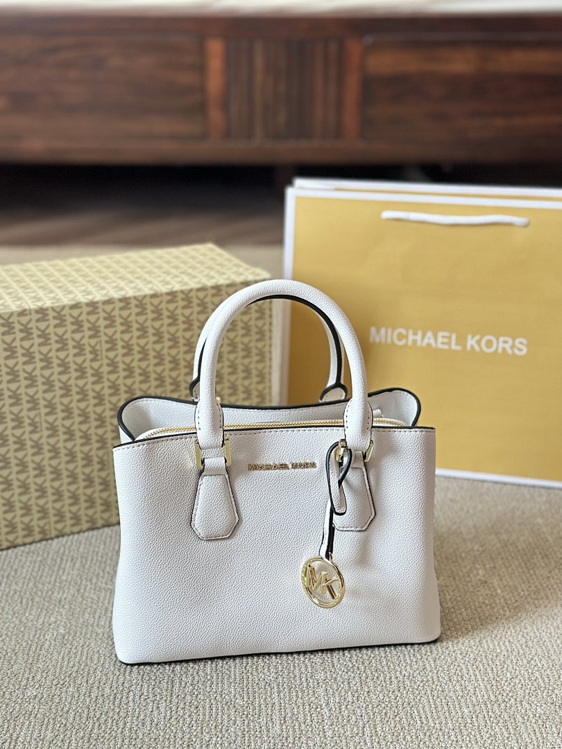 Michael Kors Tote Bag view
