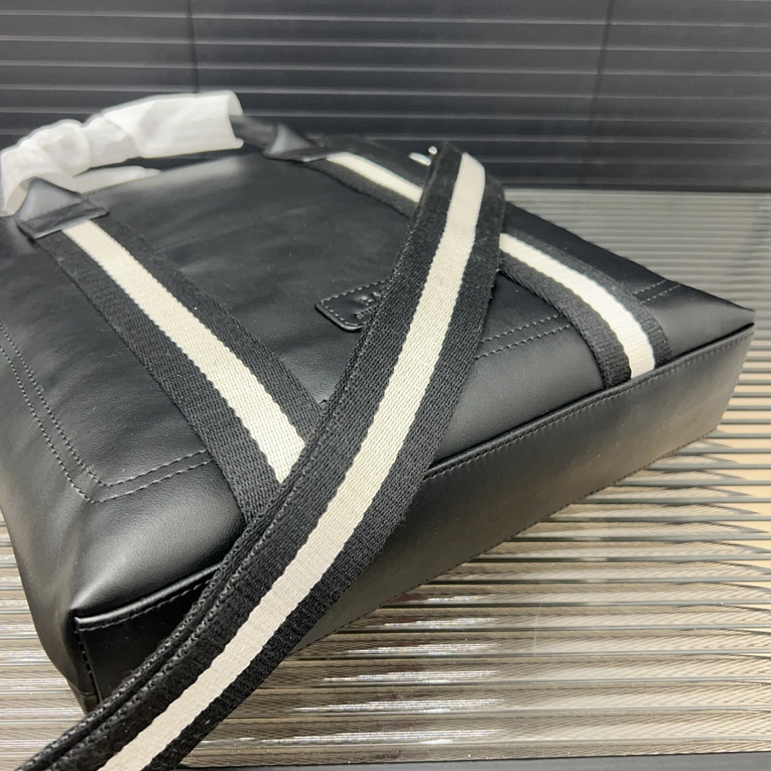 Bally Tote Shoulder Bag view