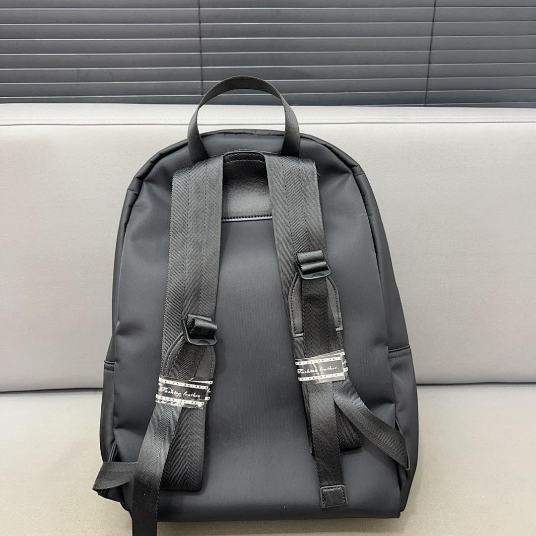 Versace Medusa Shoulder Bag view