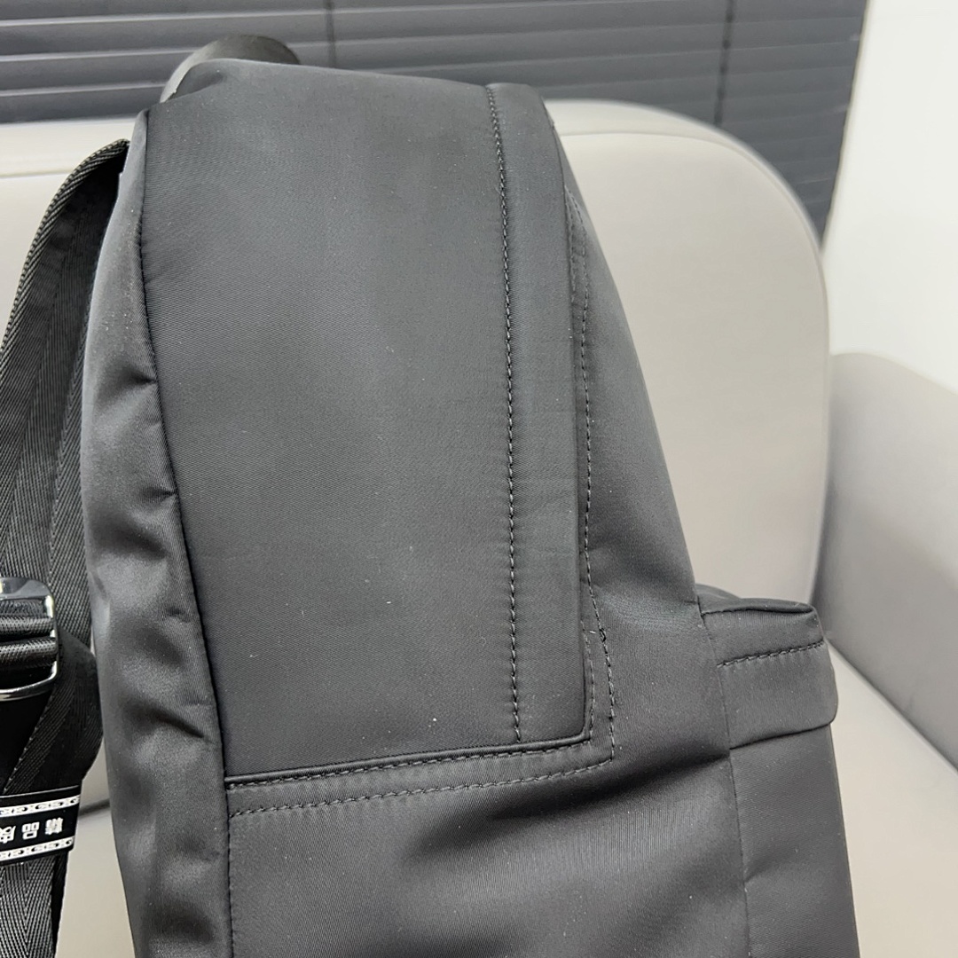 Givenchy Shoulder Bag view
