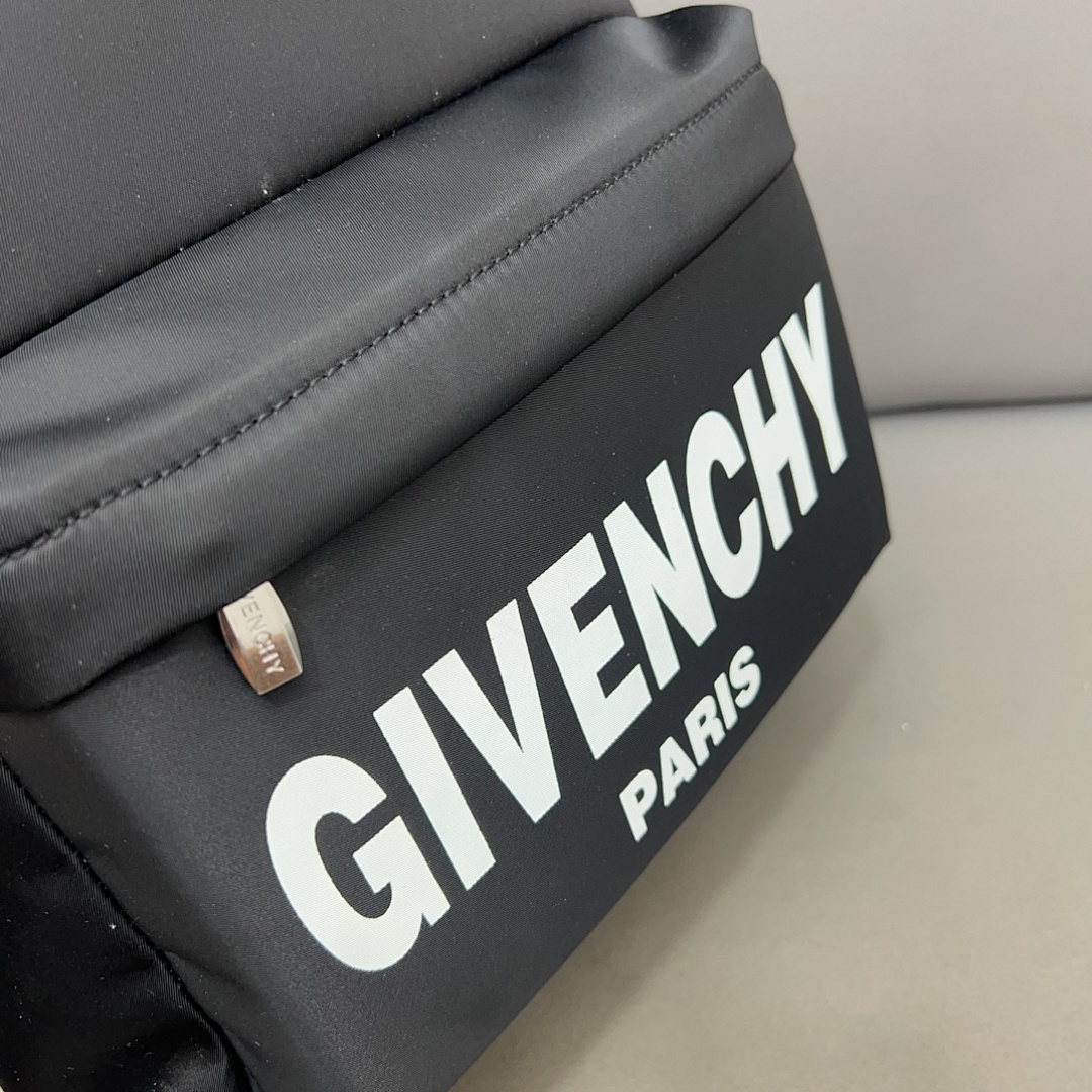 Givenchy Shoulder Bag view