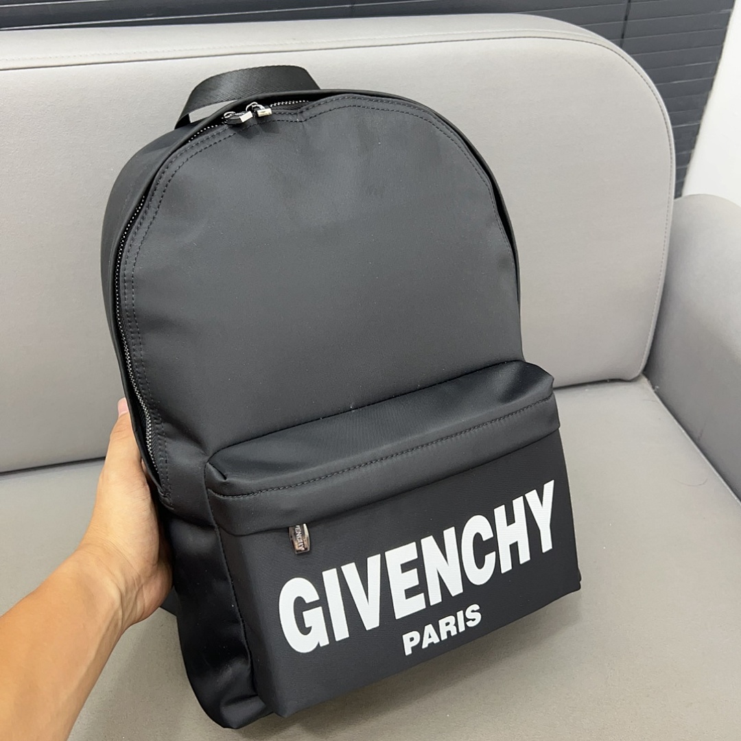 Givenchy Shoulder Bag view