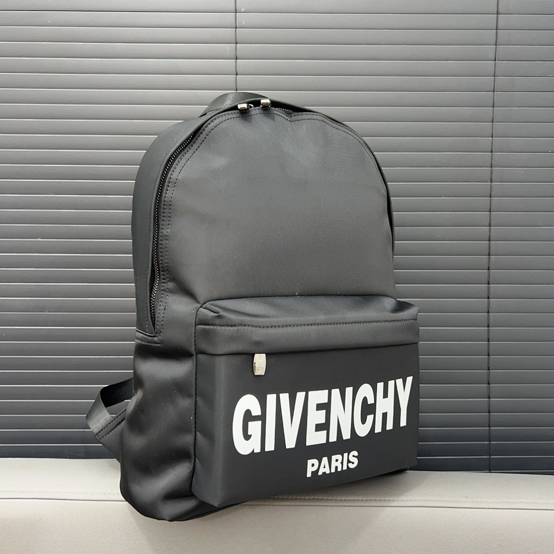 Givenchy Shoulder Bag view
