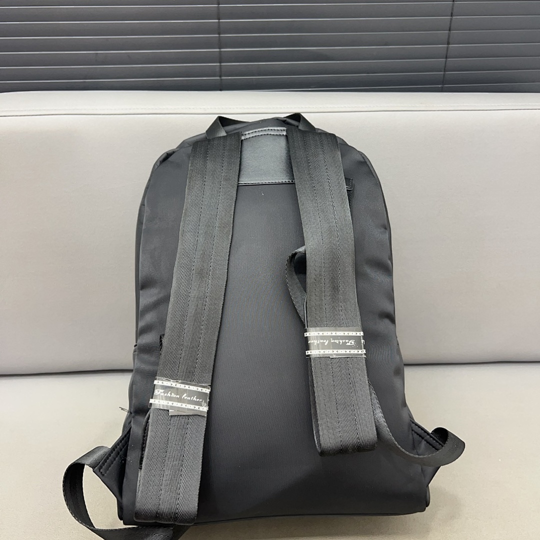 Givenchy Shoulder Bag view