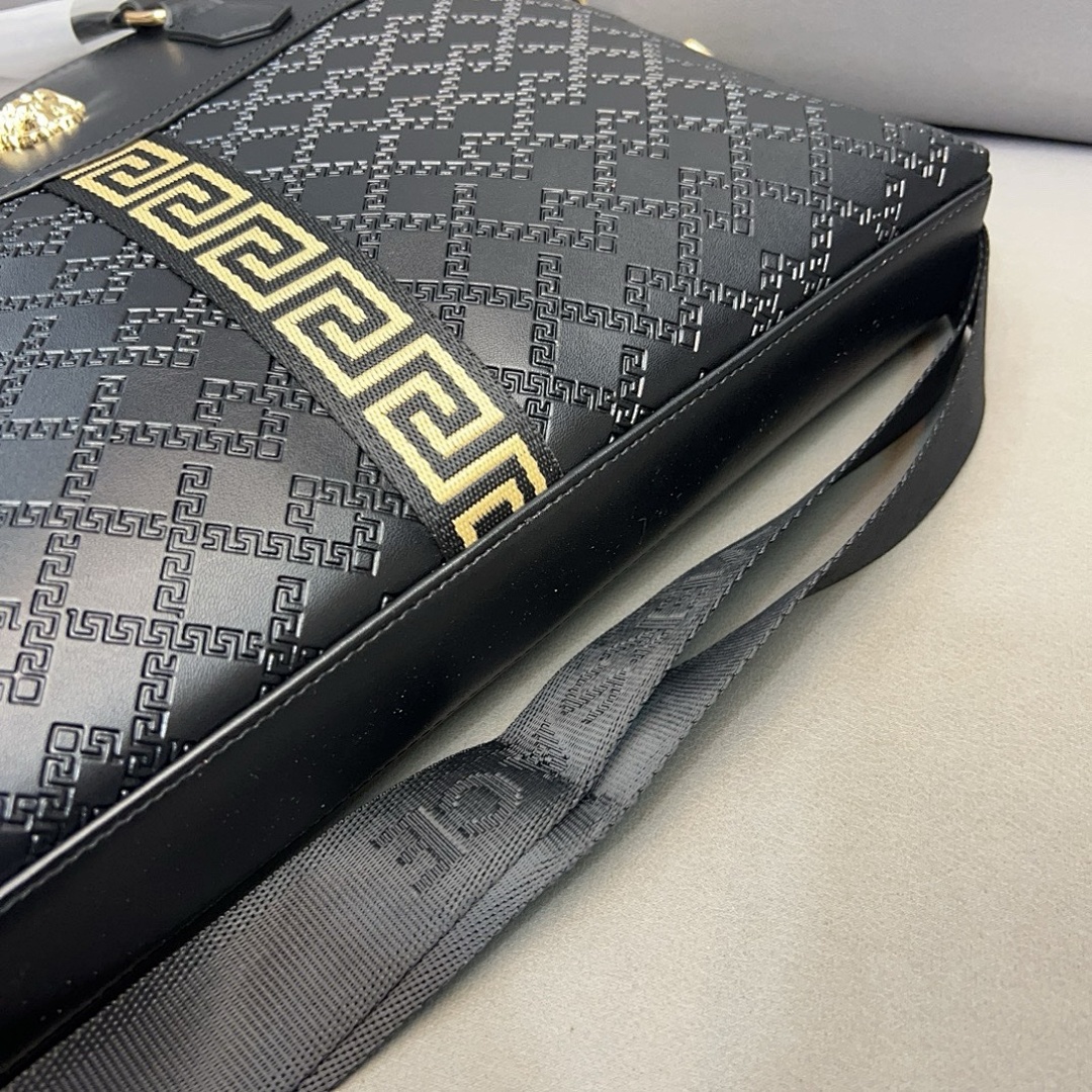 Versace Medusa Shoulder Bag view