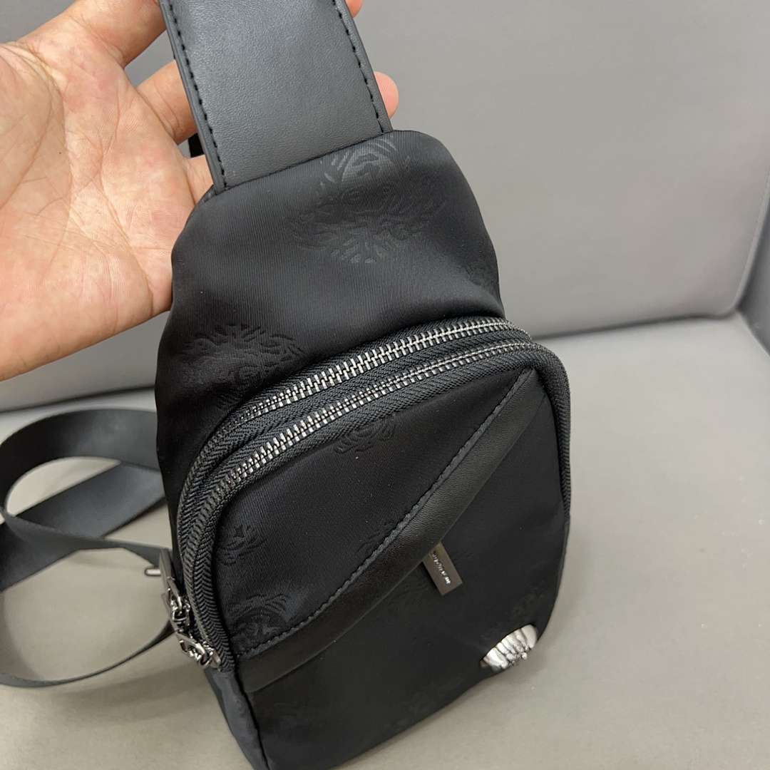 Versace Medusa Shoulder Bag view