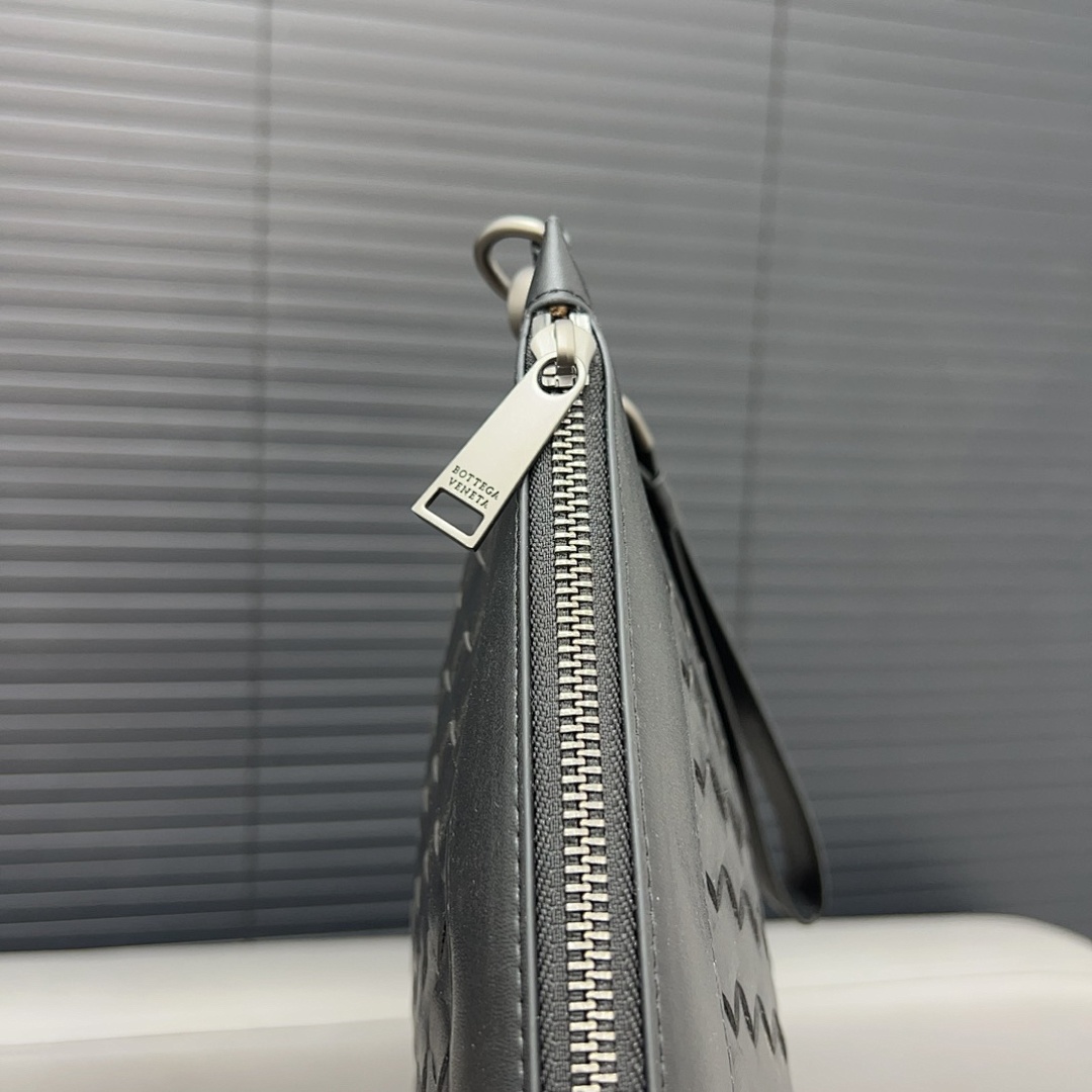 Bottega Veneta Intrecciato Clutch view