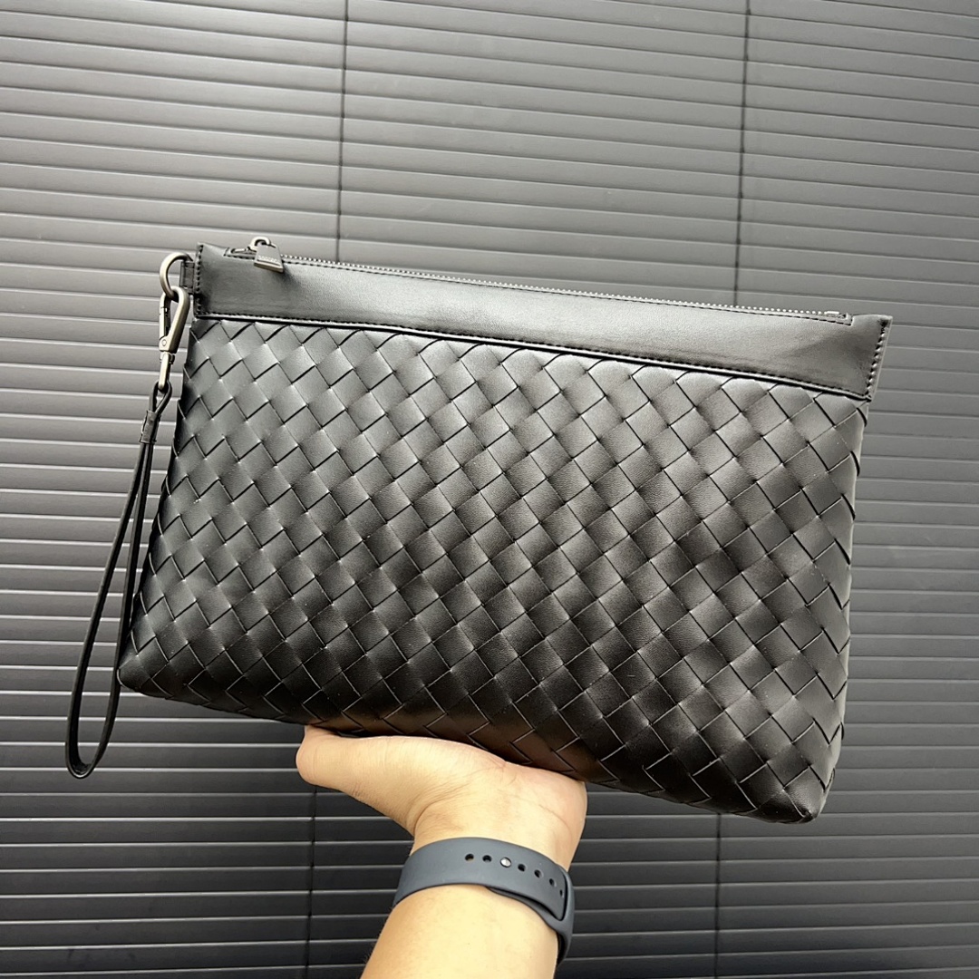 Bottega Veneta Intrecciato Clutch