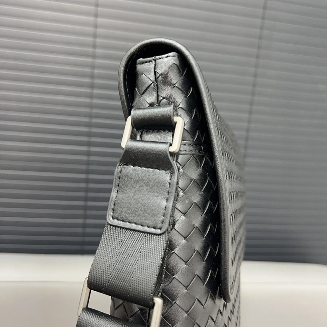Bottega Veneta Intrecciato Shoulder Bag view