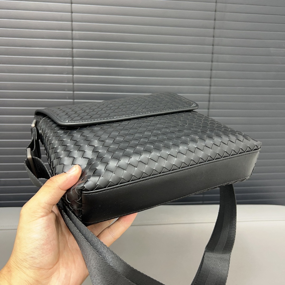 Bottega Veneta Intrecciato Shoulder Bag