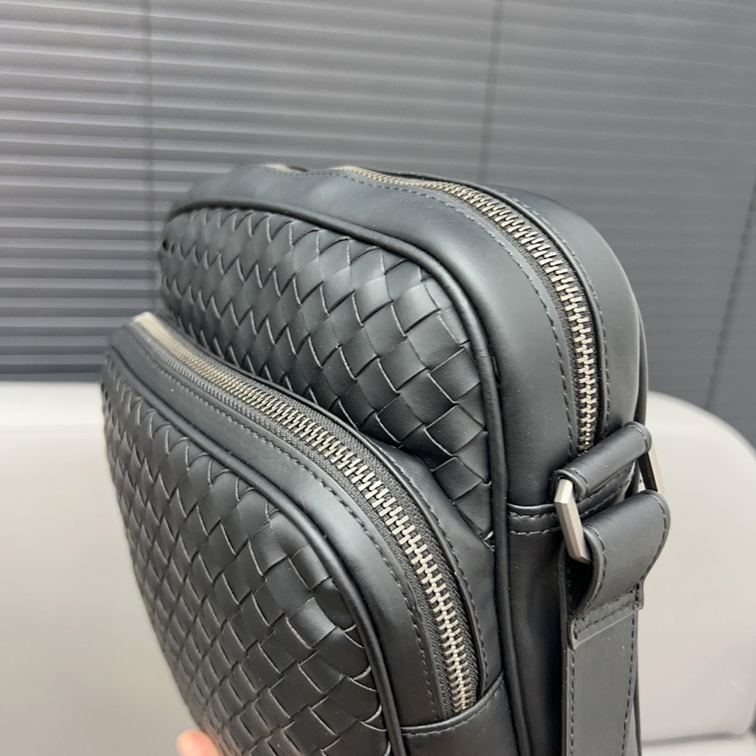 Bottega Veneta Intrecciato Camera Bag view