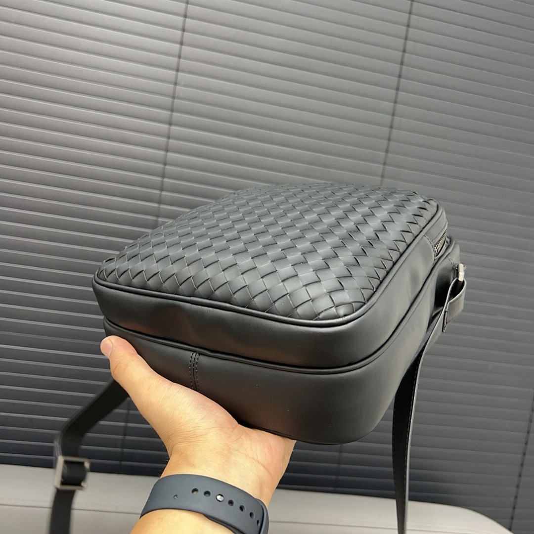 Bottega Veneta Intrecciato Camera Bag