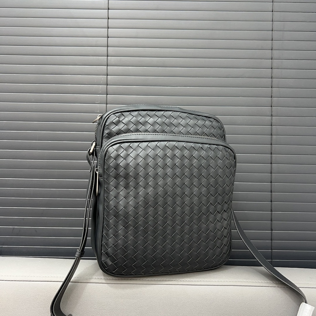 Bottega Veneta Intrecciato Camera Bag view
