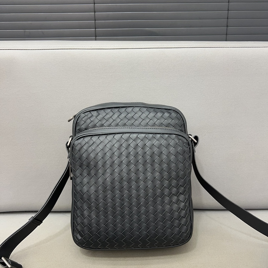 Bottega Veneta Intrecciato Camera Bag view