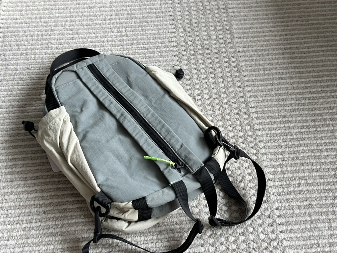 Lululemon Duffle Bag view