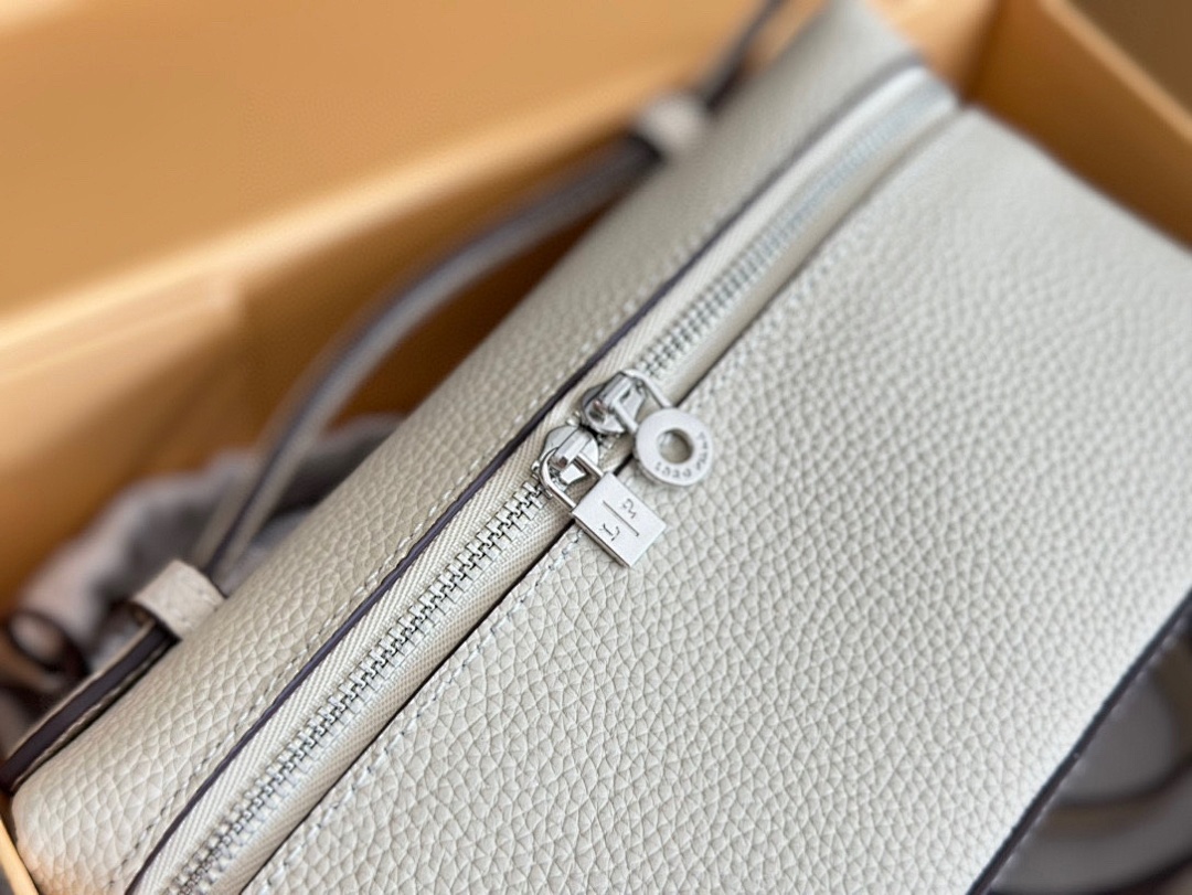 Hermes Evelyne view