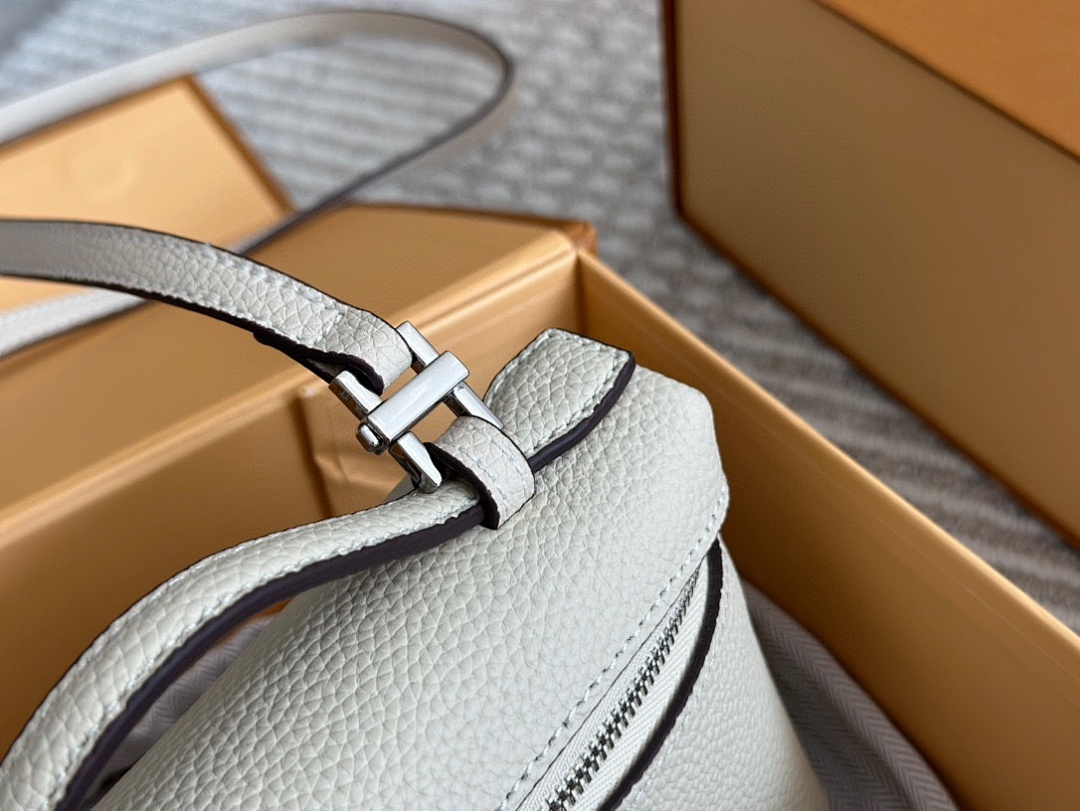Hermes Evelyne view