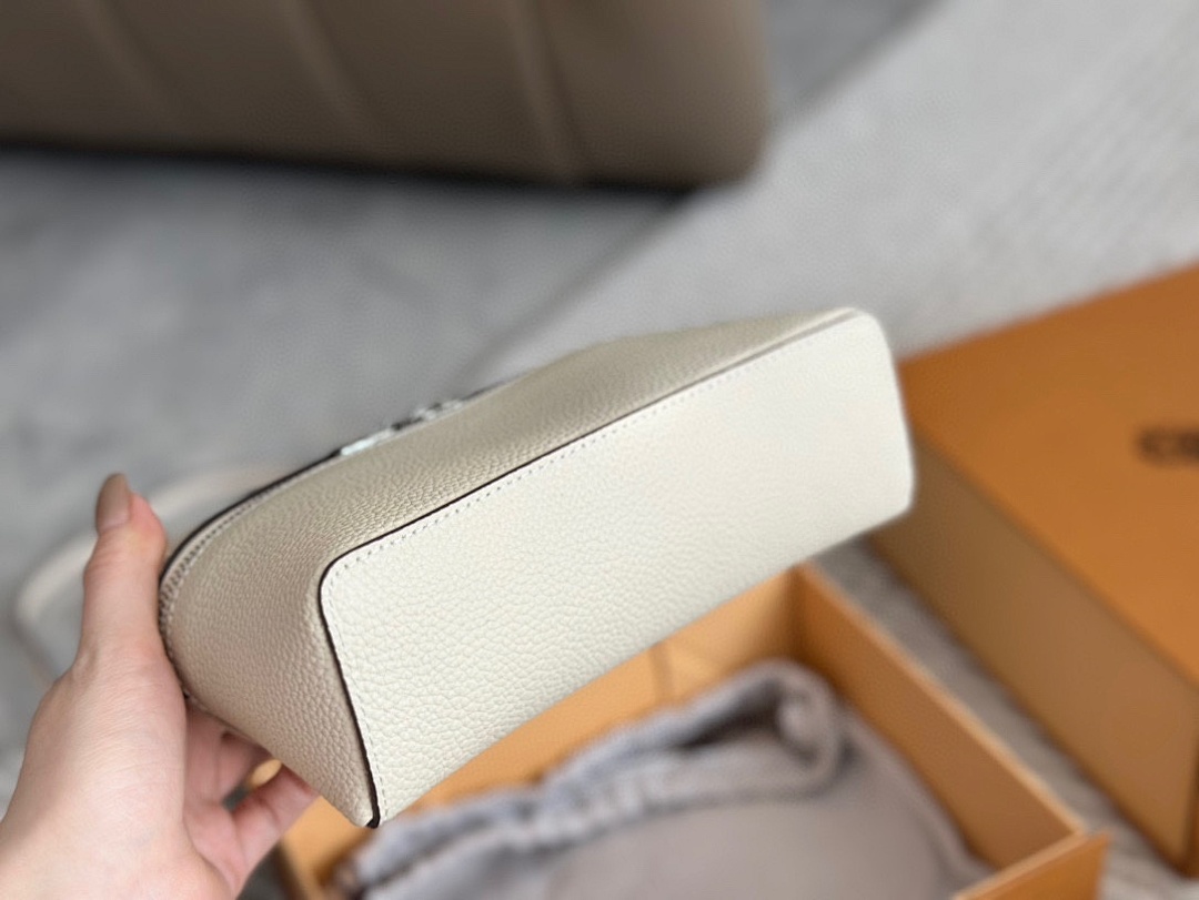 Hermes Evelyne view