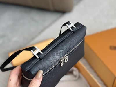 Louis Vuitton Coussin view 2