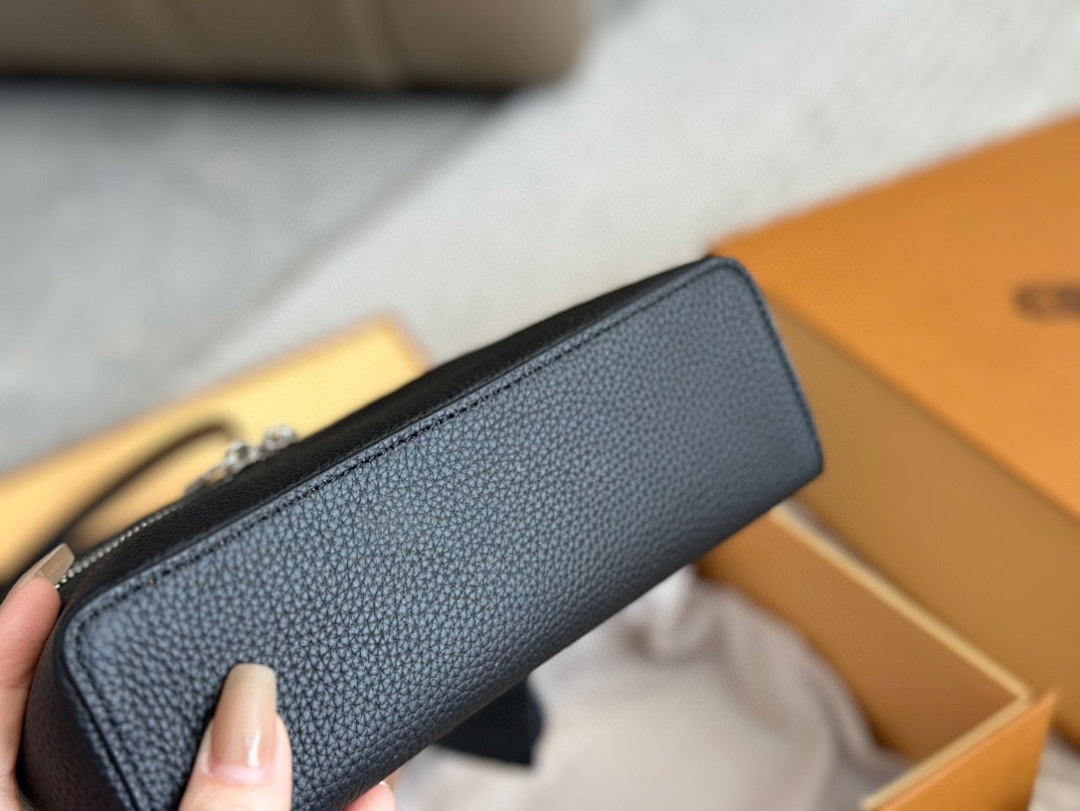 Louis Vuitton Coussin view