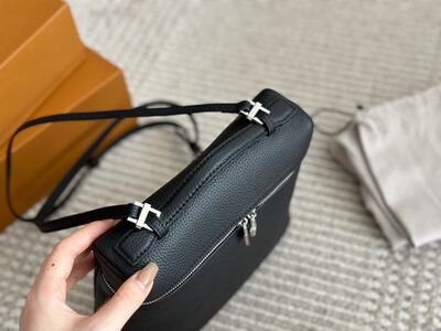 Louis Vuitton Coussin view 3
