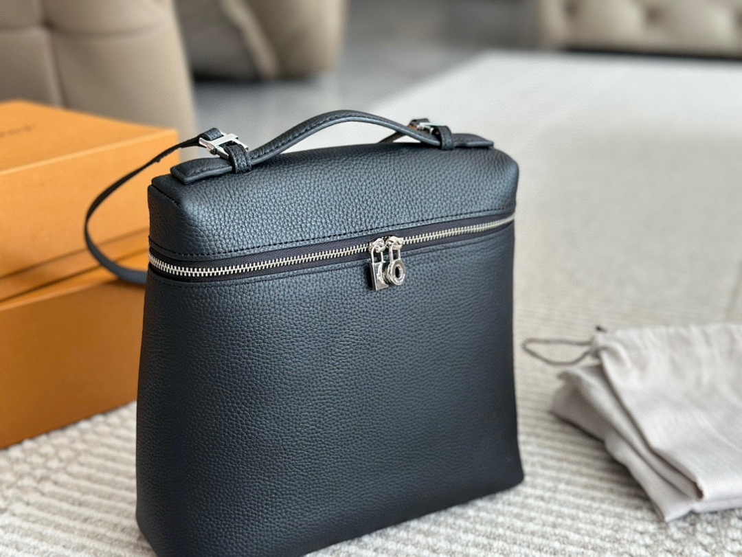 Louis Vuitton Coussin
