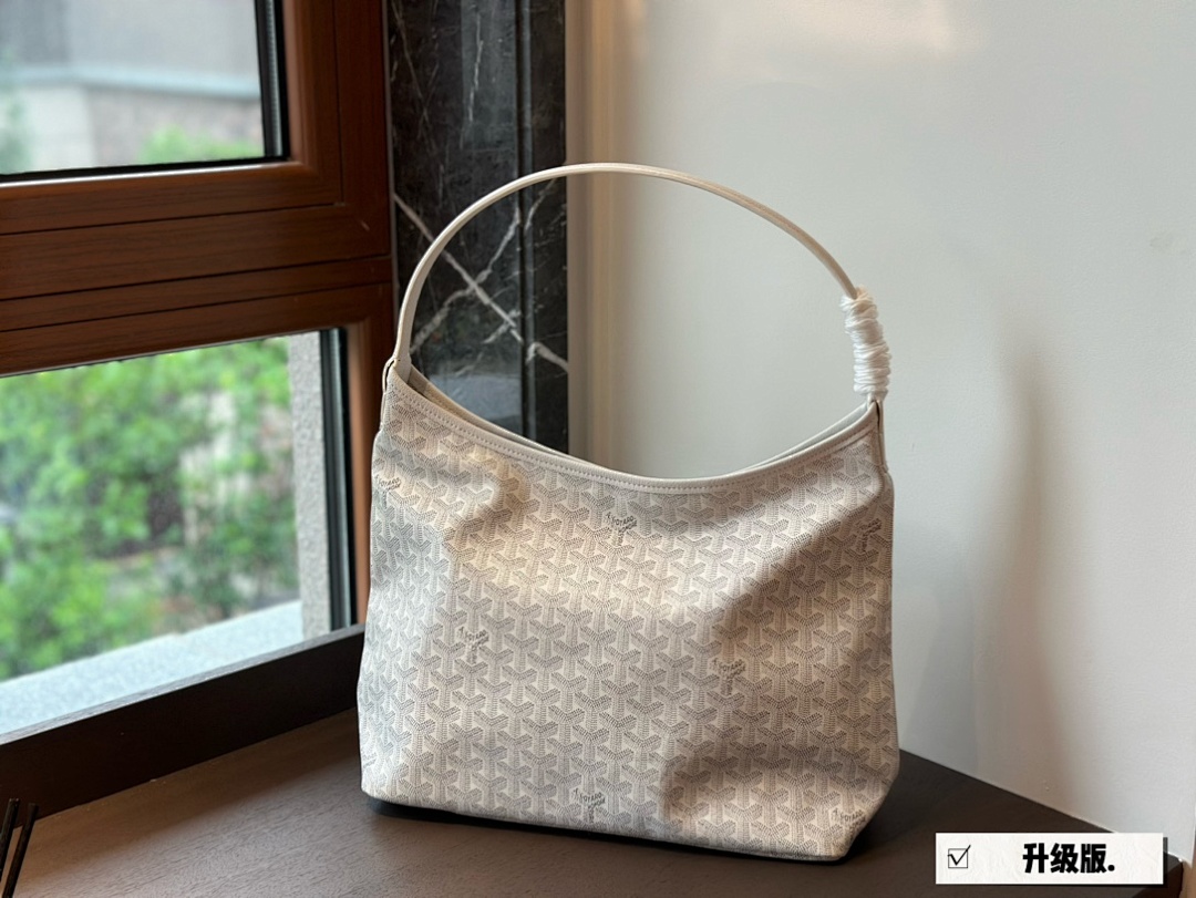 Goyard Saint Louis Tote view