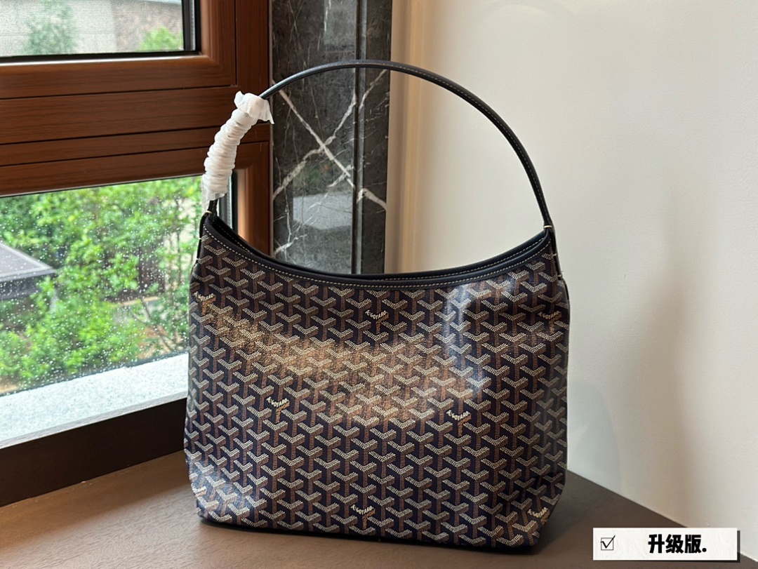Goyard Saint Louis Tote view