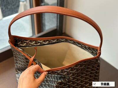 Goyard Saint Louis Tote view 3