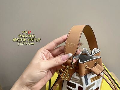 Fendi Peekaboo Handbag view 4