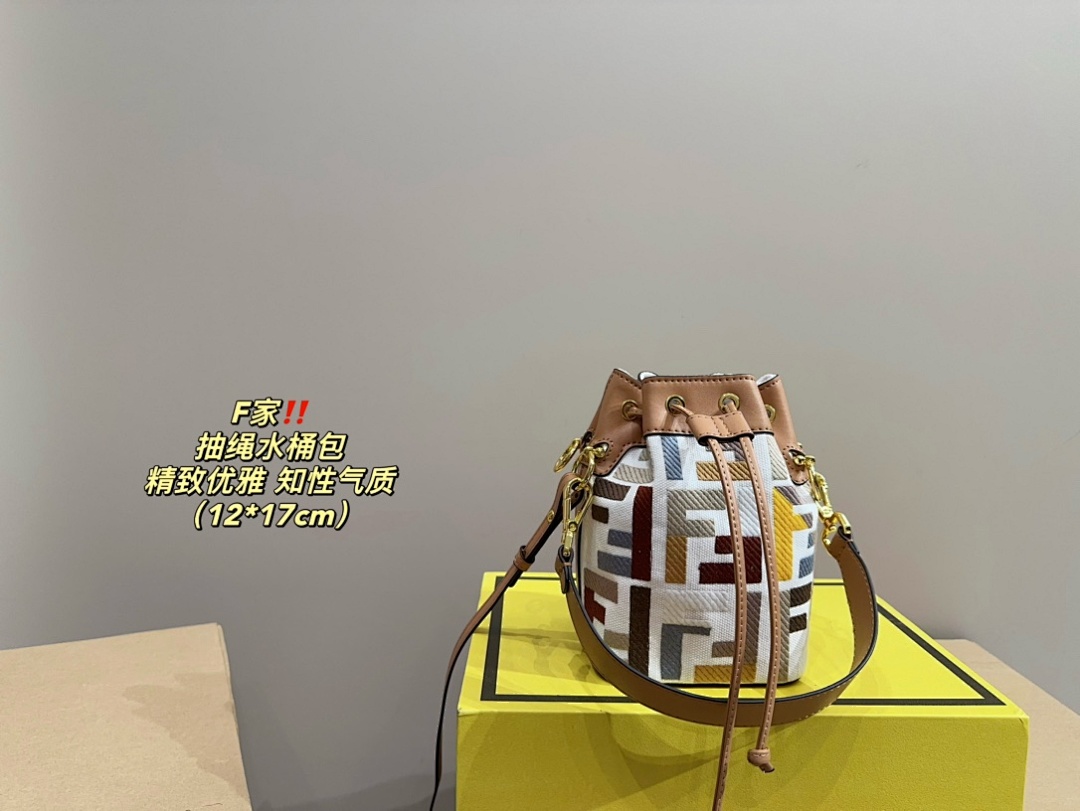Fendi Peekaboo Handbag view