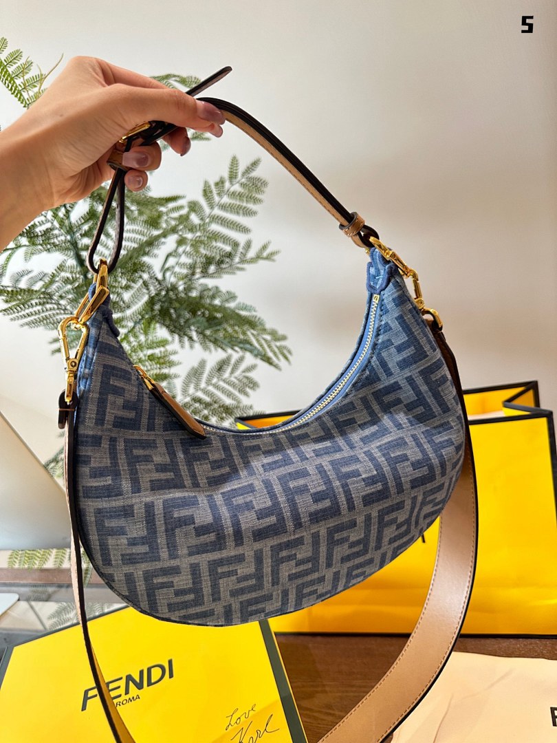 Louis Vuitton Speedy Tote view