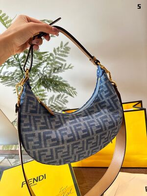 Louis Vuitton Speedy Tote view 2