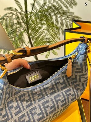Louis Vuitton Speedy Tote view 3