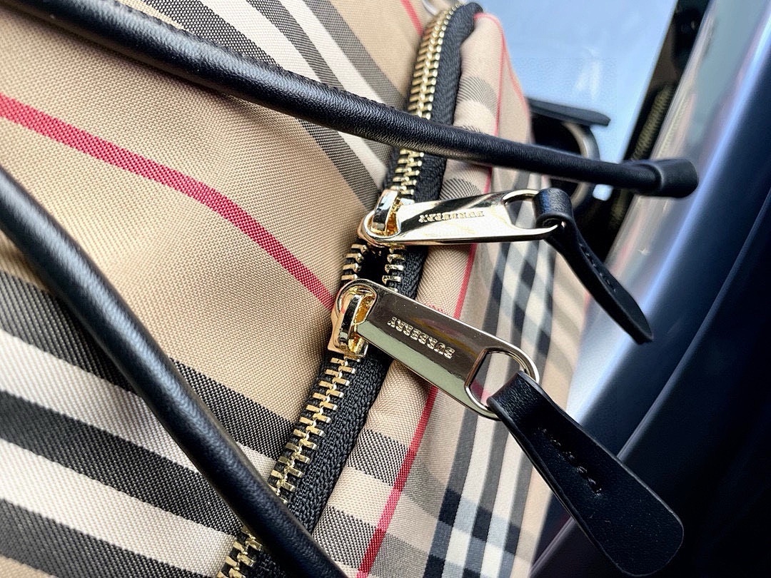 Burberry Lola Shoulder Bag view