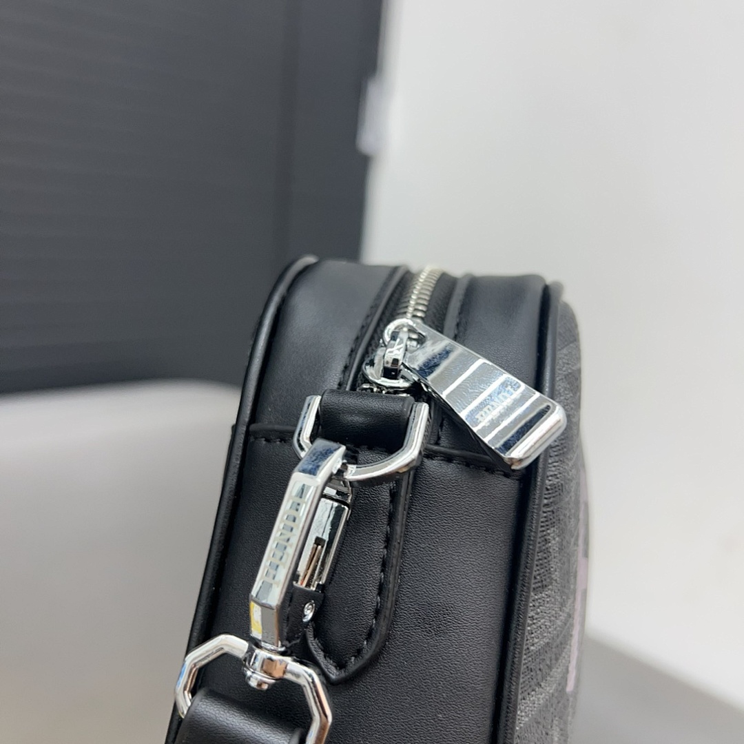 Fendi Peekaboo Shoulder Bag view