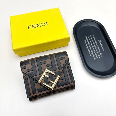 Fendi Wallet view 9