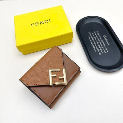 Fendi Wallet view 8
