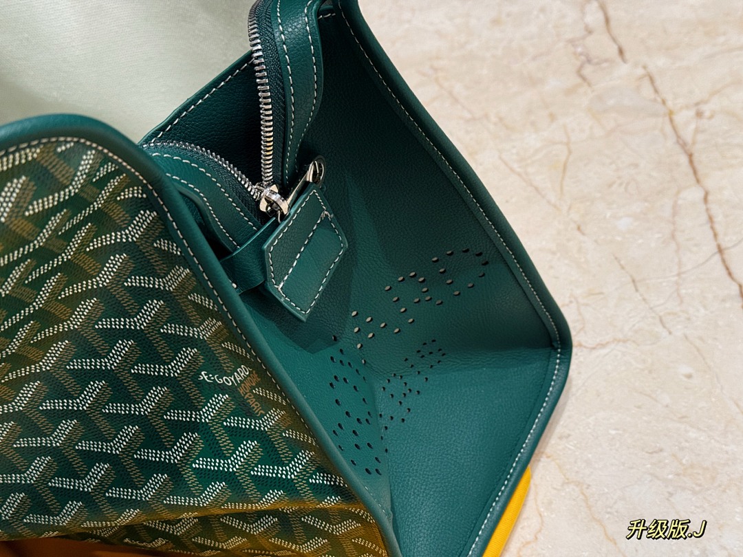 Goyard Tote Bag view