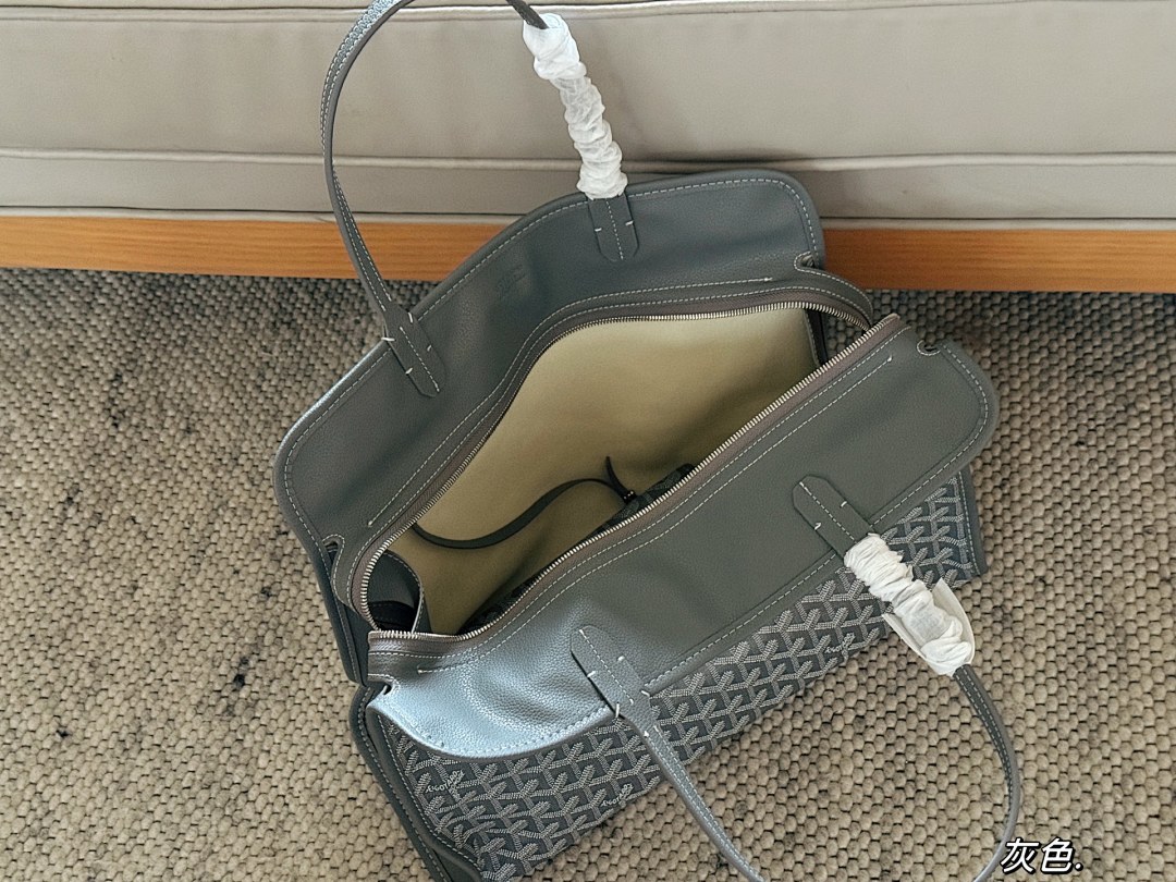 Goyard Tote Bag view