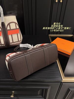 Hermes Kelly Bag view 3