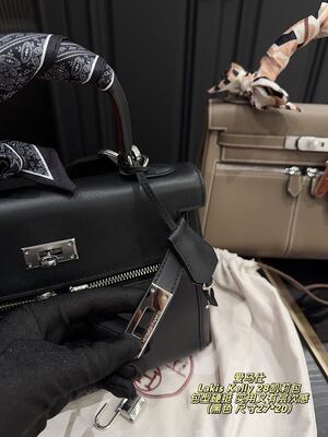 Hermes Kelly Bag view 4