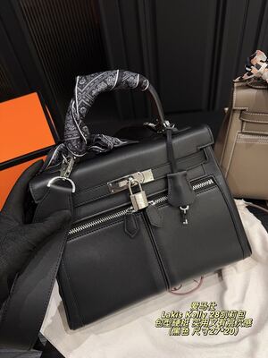 Hermes Kelly Bag view 1