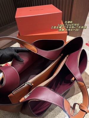Tods Logo Tote Shoulder Bag view 2