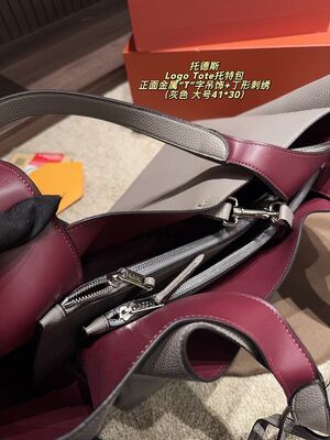 Tods Logo Tote Shoulder Bag view 11