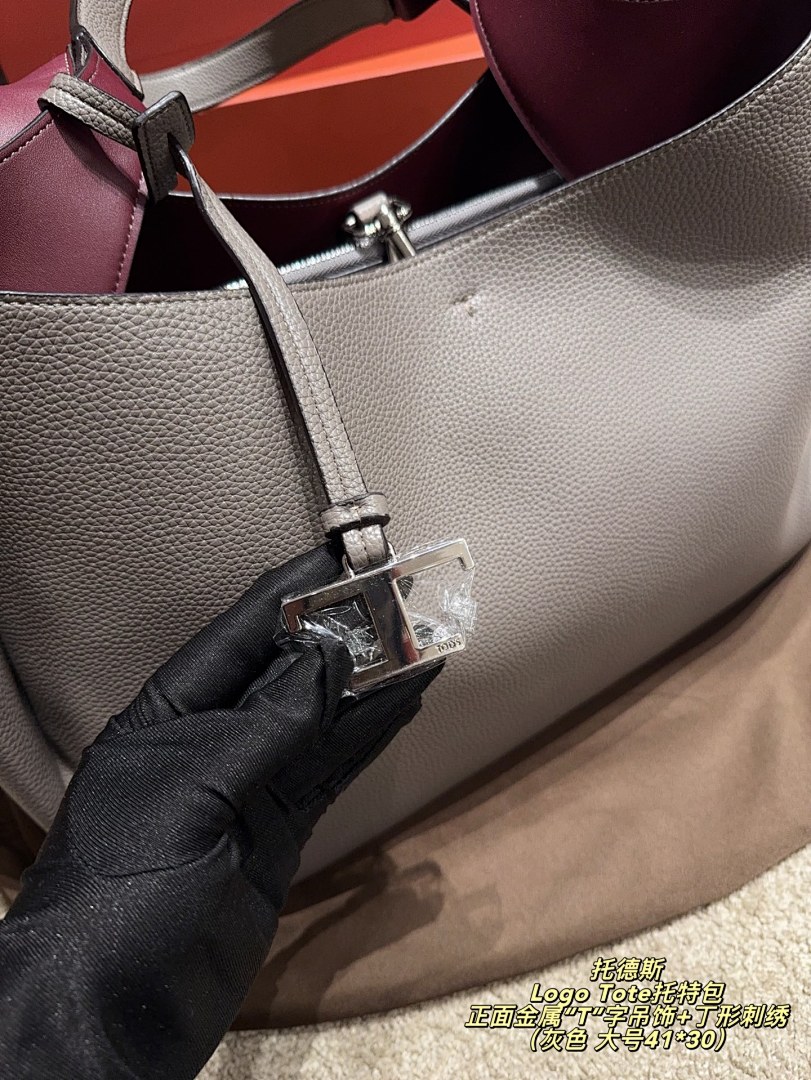 Tods Logo Tote Shoulder Bag view